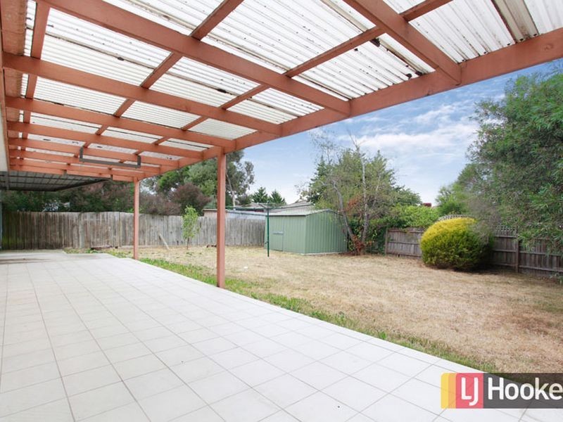 2 Lesley Drive, Hampton Park VIC 3976