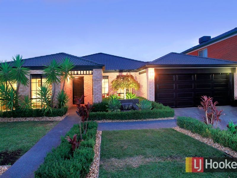111 Hutchinson Drive, Lynbrook VIC 3975