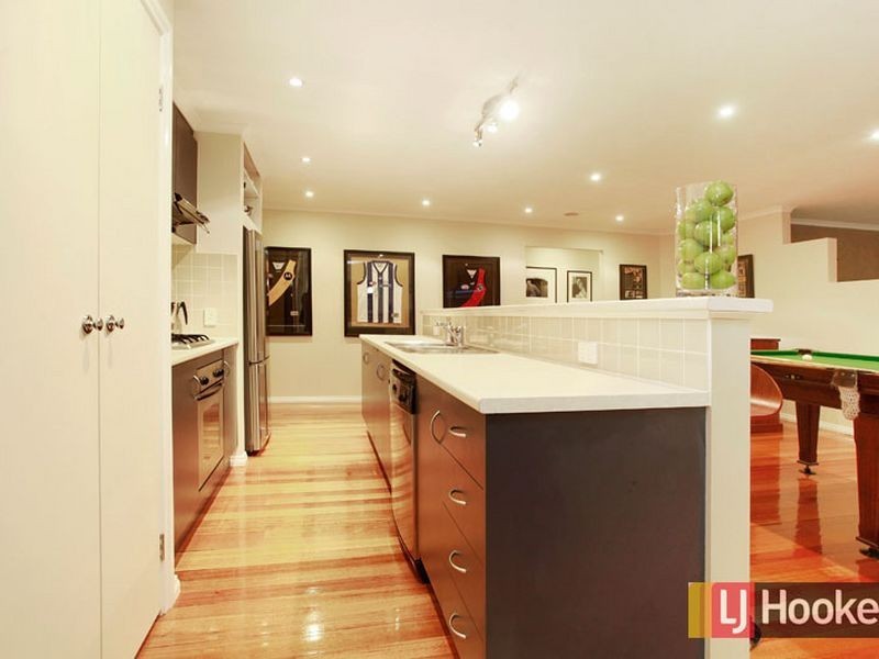 111 Hutchinson Drive, Lynbrook VIC 3975