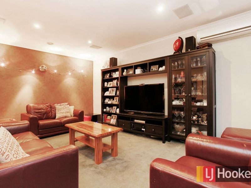 111 Hutchinson Drive, Lynbrook VIC 3975