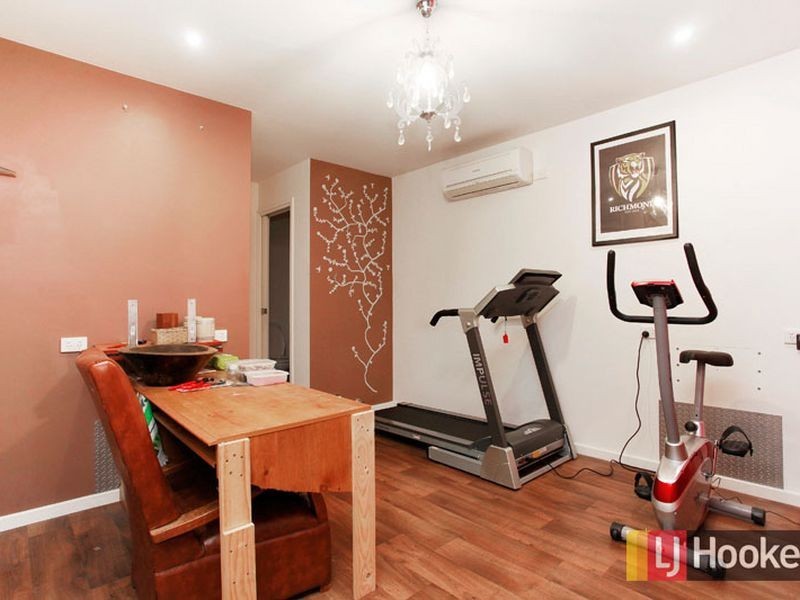 111 Hutchinson Drive, Lynbrook VIC 3975