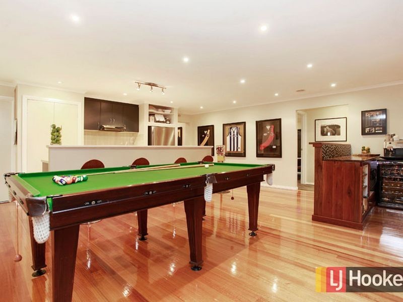 111 Hutchinson Drive, Lynbrook VIC 3975