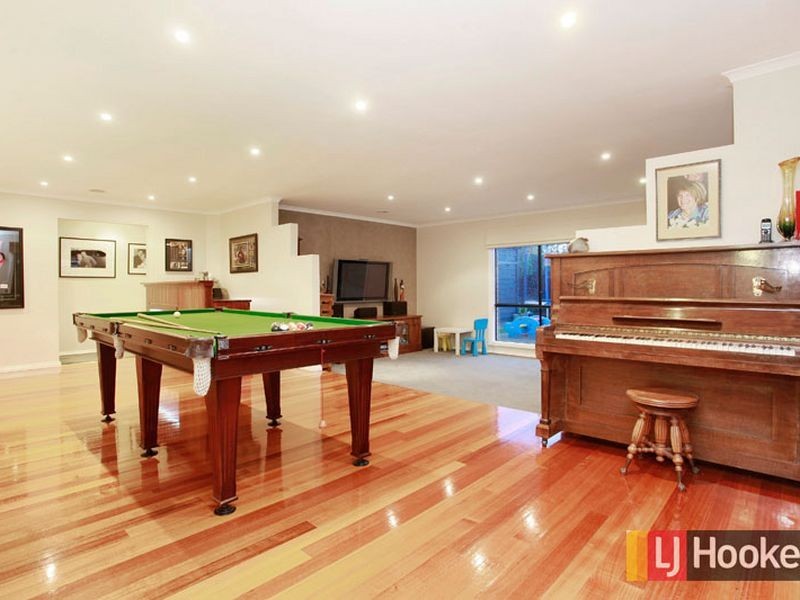 111 Hutchinson Drive, Lynbrook VIC 3975