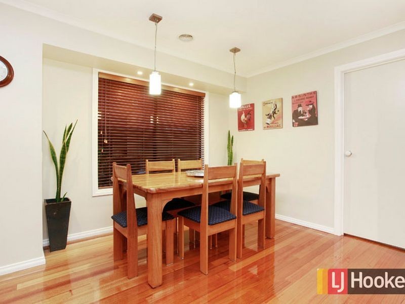 111 Hutchinson Drive, Lynbrook VIC 3975