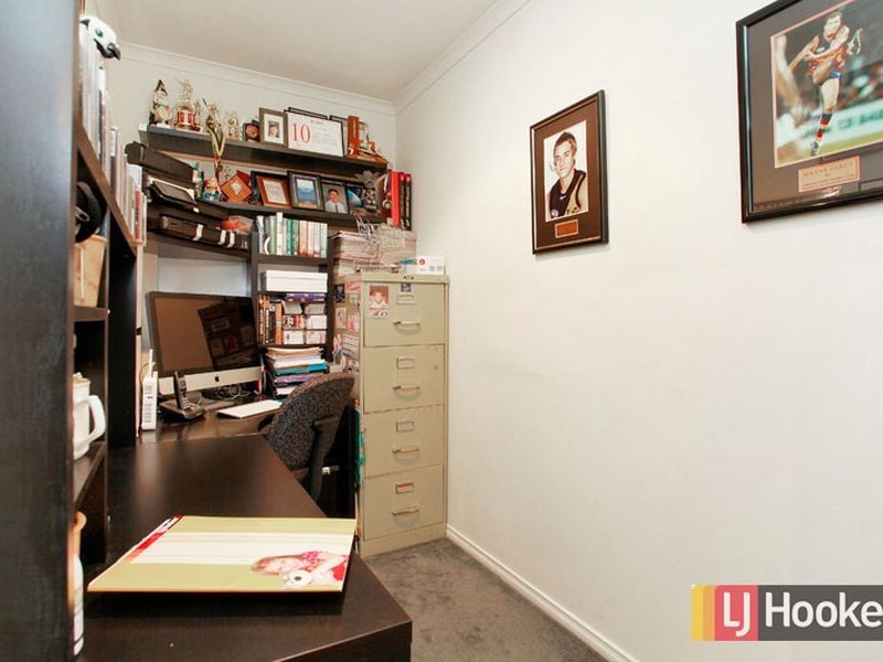 111 Hutchinson Drive, Lynbrook VIC 3975