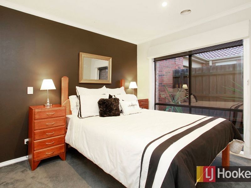 111 Hutchinson Drive, Lynbrook VIC 3975
