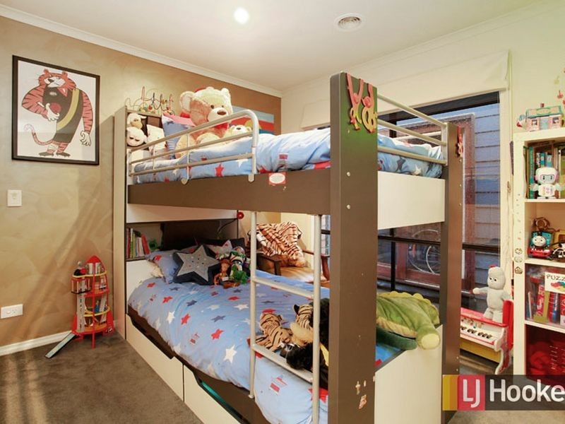 111 Hutchinson Drive, Lynbrook VIC 3975