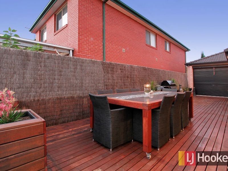111 Hutchinson Drive, Lynbrook VIC 3975