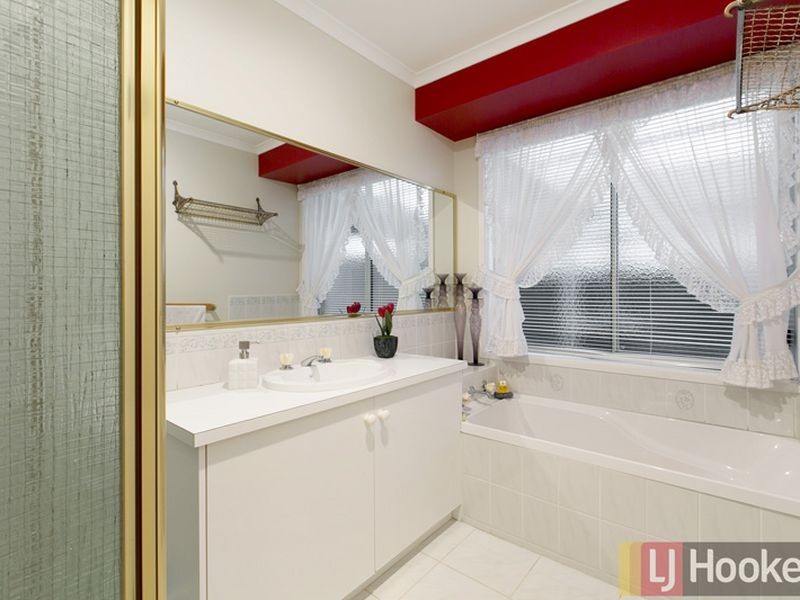 16 Chain Court, Narre Warren South VIC 3805