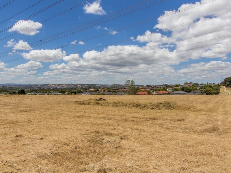 8 Wethersdane Drive, Hampton Park VIC 3976