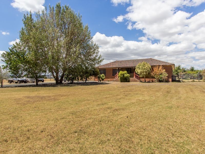8 Wethersdane Drive, Hampton Park VIC 3976