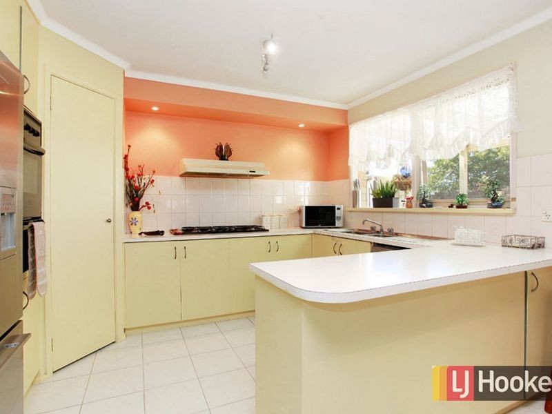 28 Ellindale Close, Hampton Park VIC 3976