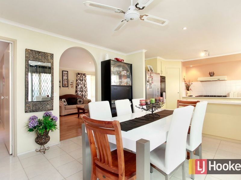 28 Ellindale Close, Hampton Park VIC 3976