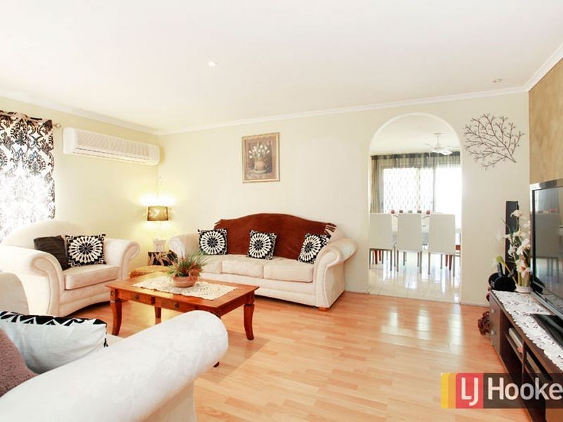 28 Ellindale Close, Hampton Park VIC 3976
