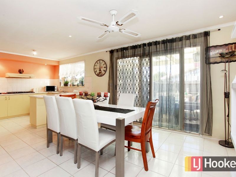 28 Ellindale Close, Hampton Park VIC 3976