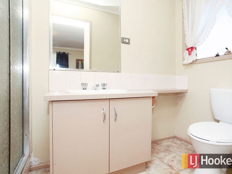 28 Ellindale Close, Hampton Park VIC 3976