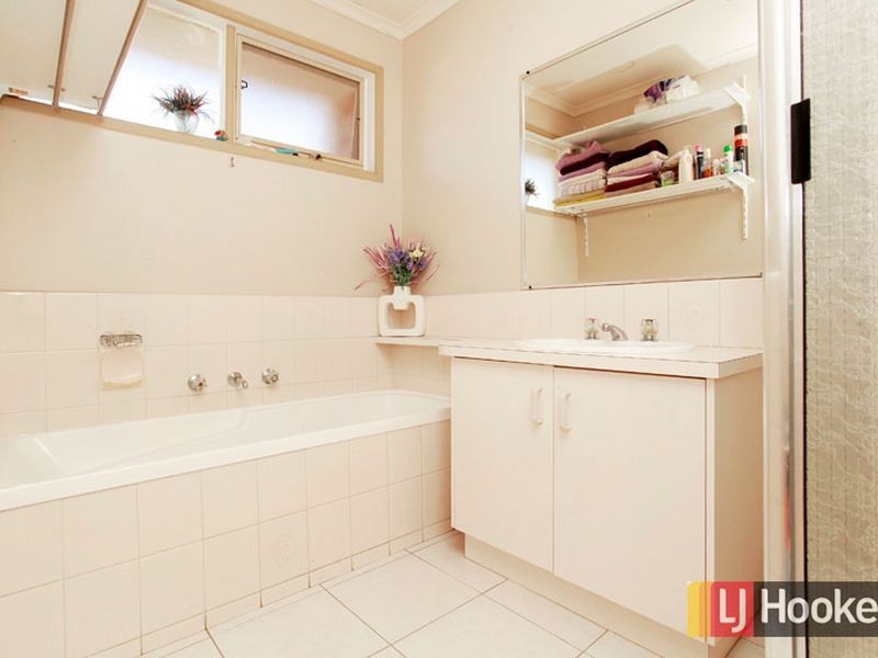 28 Ellindale Close, Hampton Park VIC 3976