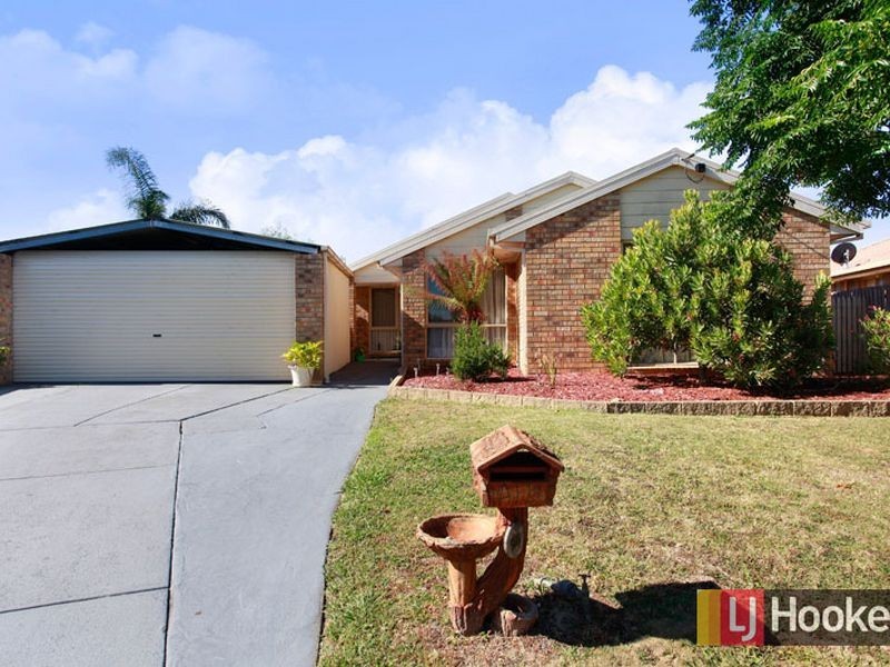 28 Ellindale Close, Hampton Park VIC 3976