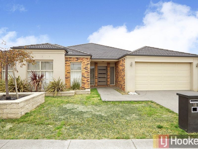 13 Lakeview Drive, Narre Warren South VIC 3805