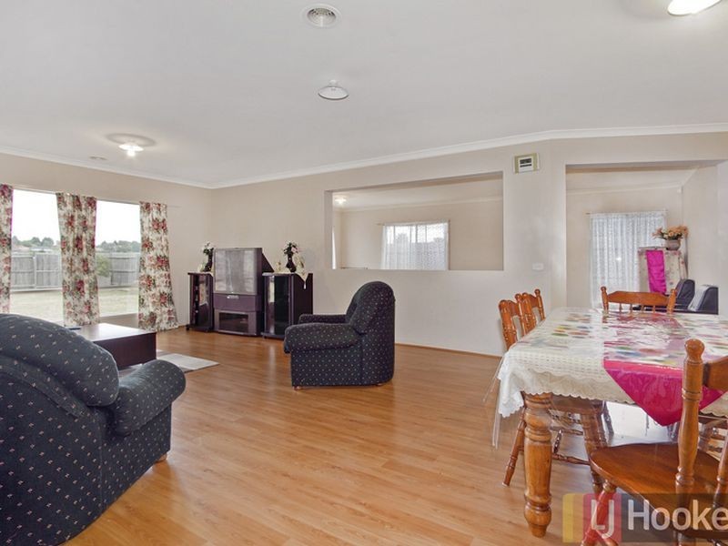 13 Lakeview Drive, Narre Warren South VIC 3805