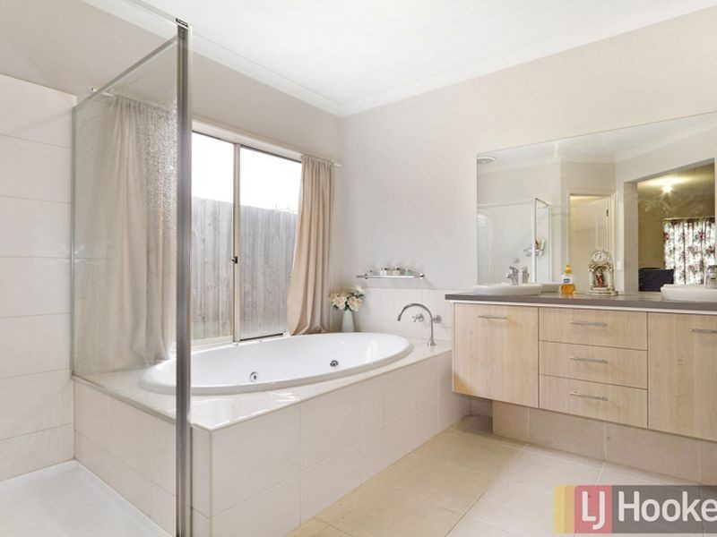 13 Lakeview Drive, Narre Warren South VIC 3805