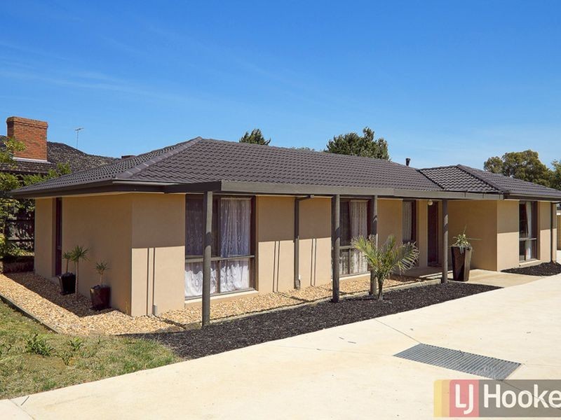 1/9 Strathavan Drive, Berwick VIC 3806