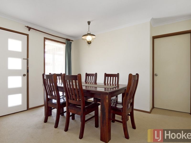 1/9 Strathavan Drive, Berwick VIC 3806