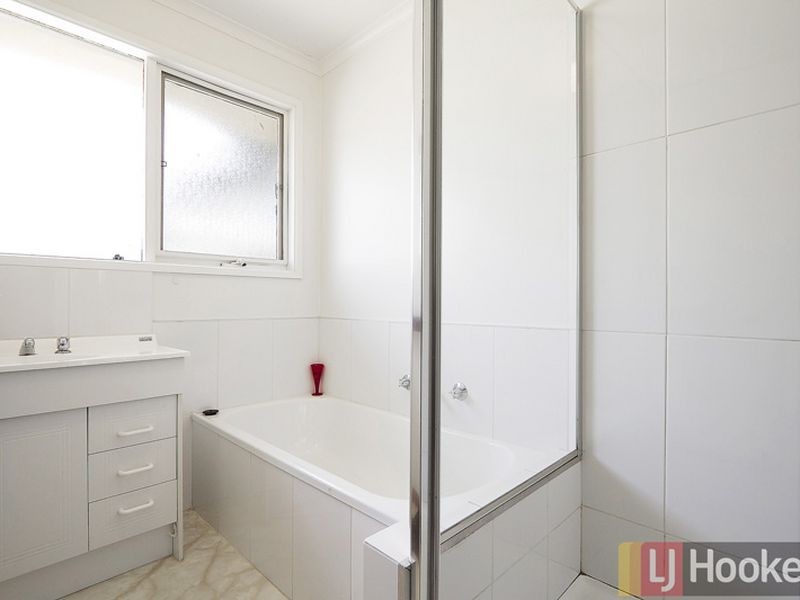 1/9 Strathavan Drive, Berwick VIC 3806