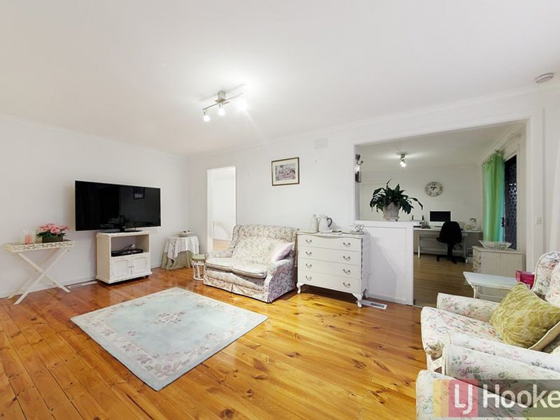 1 Ester Close, Endeavour Hills VIC 3802