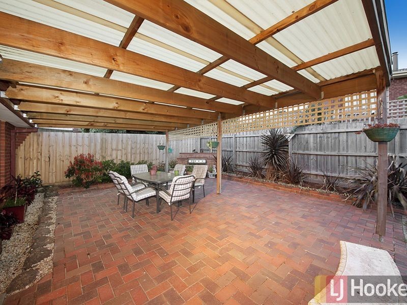 1 Ester Close, Endeavour Hills VIC 3802