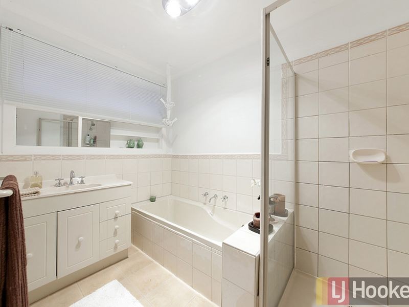 1 Ester Close, Endeavour Hills VIC 3802