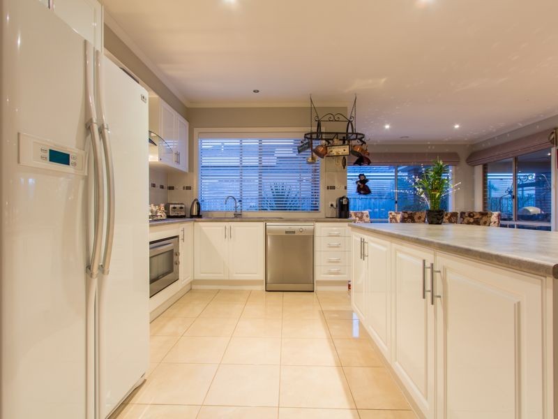 61 Thunderbolt Drive, Cranbourne East VIC 3977