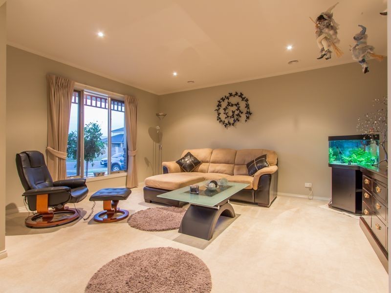 61 Thunderbolt Drive, Cranbourne East VIC 3977