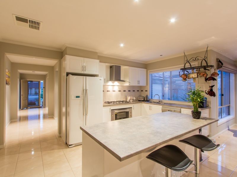 61 Thunderbolt Drive, Cranbourne East VIC 3977