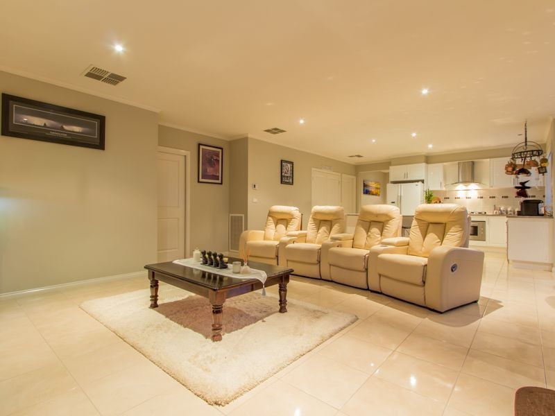 61 Thunderbolt Drive, Cranbourne East VIC 3977