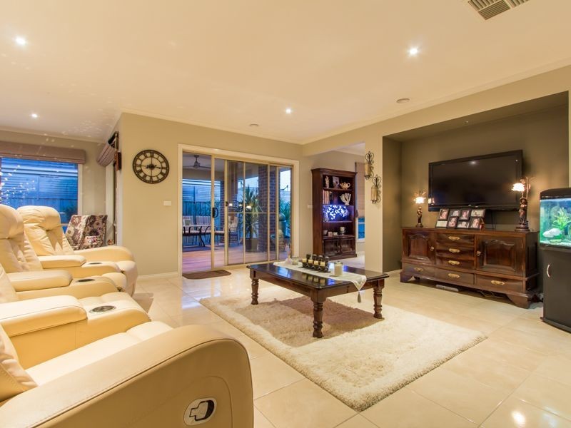 61 Thunderbolt Drive, Cranbourne East VIC 3977