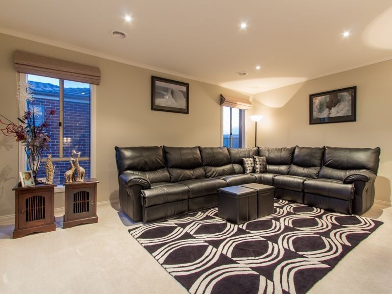 61 Thunderbolt Drive, Cranbourne East VIC 3977