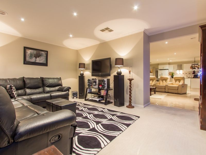 61 Thunderbolt Drive, Cranbourne East VIC 3977