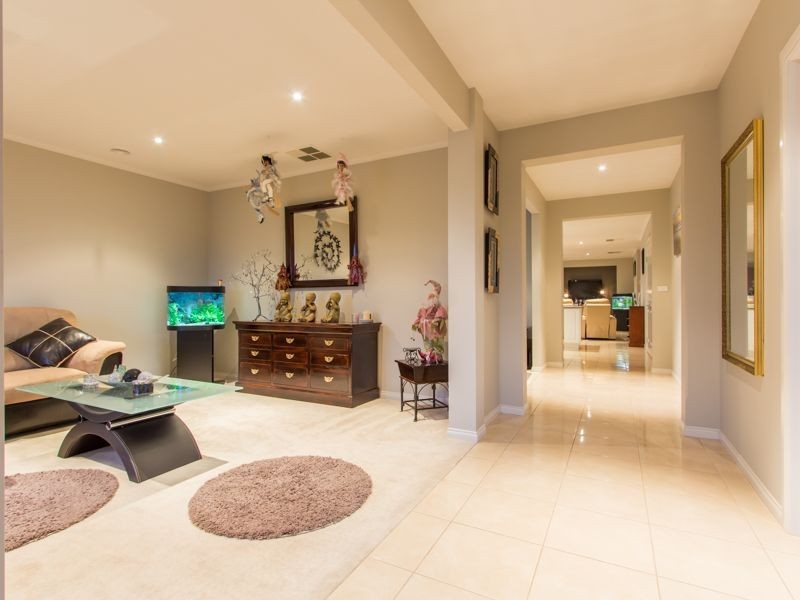 61 Thunderbolt Drive, Cranbourne East VIC 3977