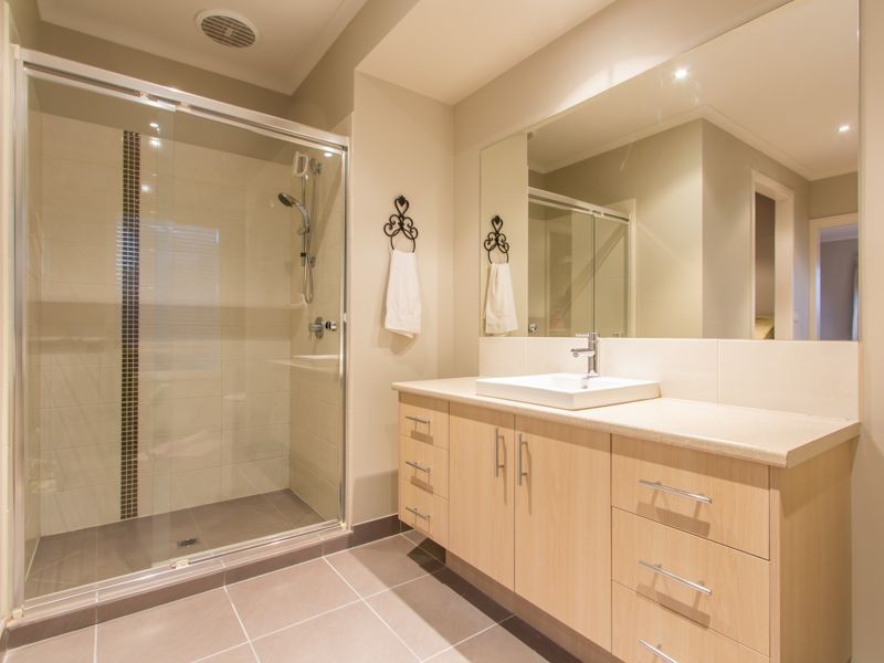 61 Thunderbolt Drive, Cranbourne East VIC 3977