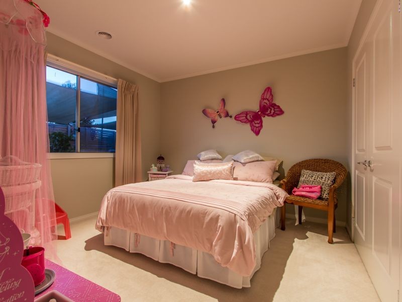 61 Thunderbolt Drive, Cranbourne East VIC 3977