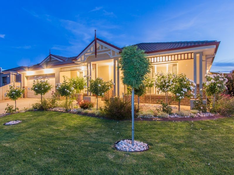 61 Thunderbolt Drive, Cranbourne East VIC 3977