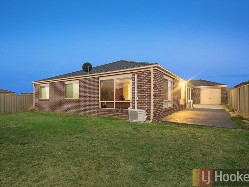 64 Stately Drive, Cranbourne East VIC 3977