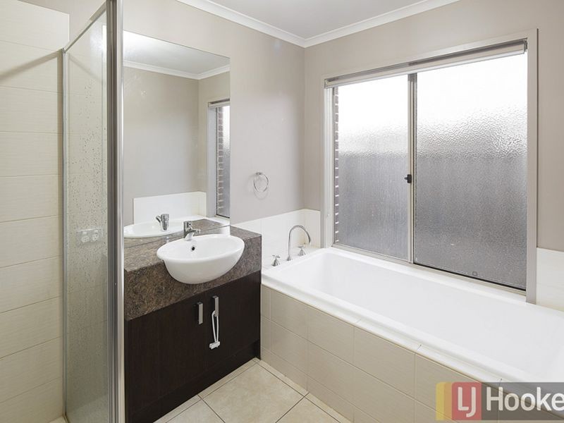 64 Stately Drive, Cranbourne East VIC 3977