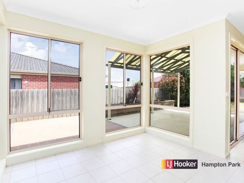 112 Langbourne Drive, Narre Warren South VIC 3805
