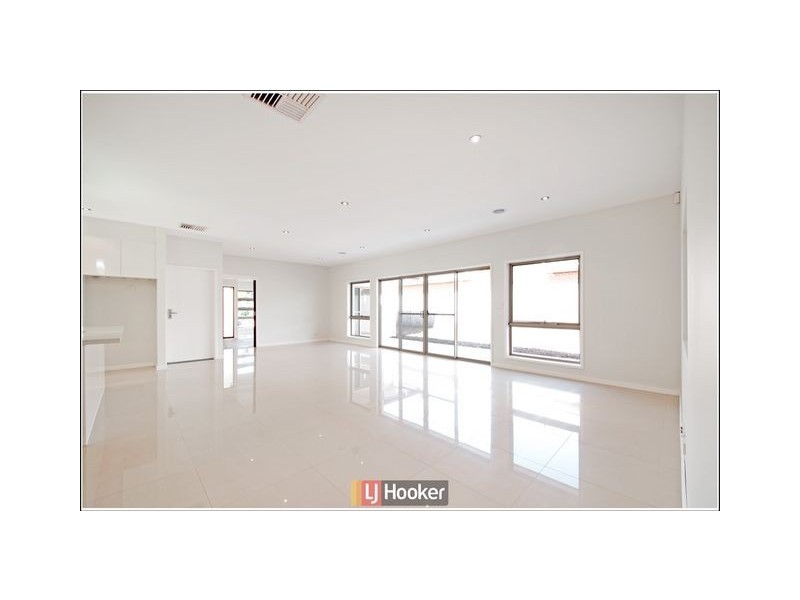 8 Durong Street, Crace ACT 2911