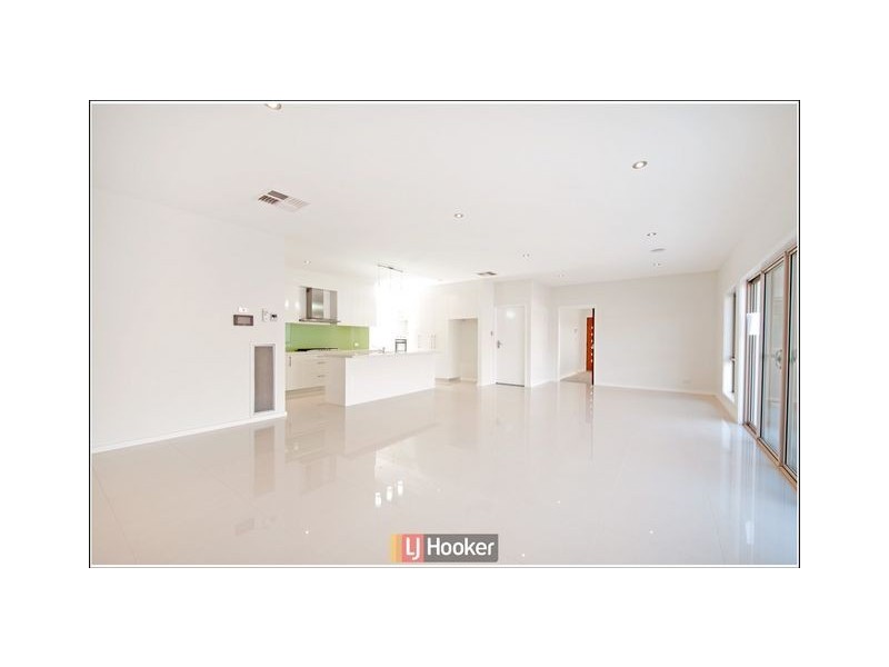 8 Durong Street, Crace ACT 2911