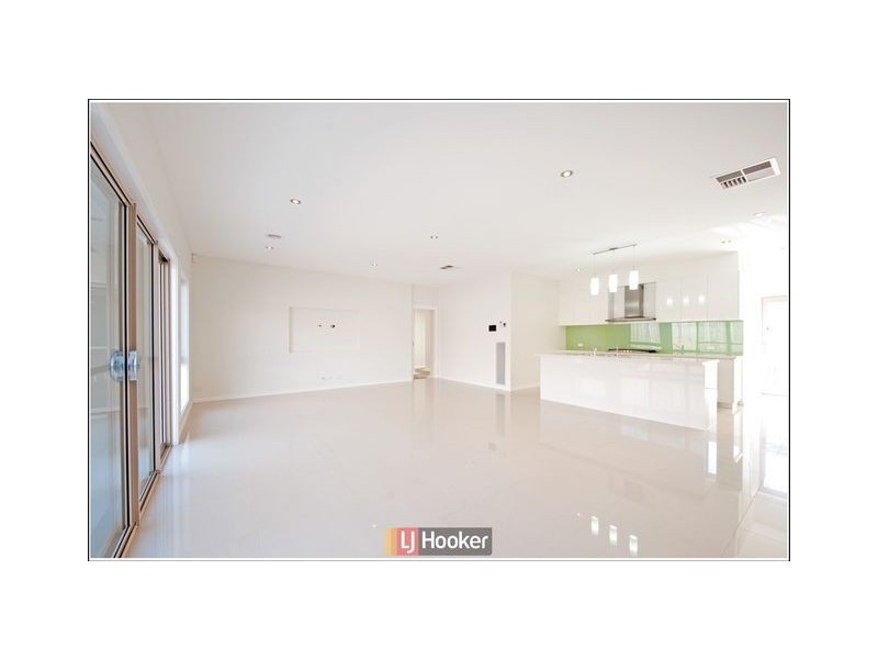 8 Durong Street, Crace ACT 2911