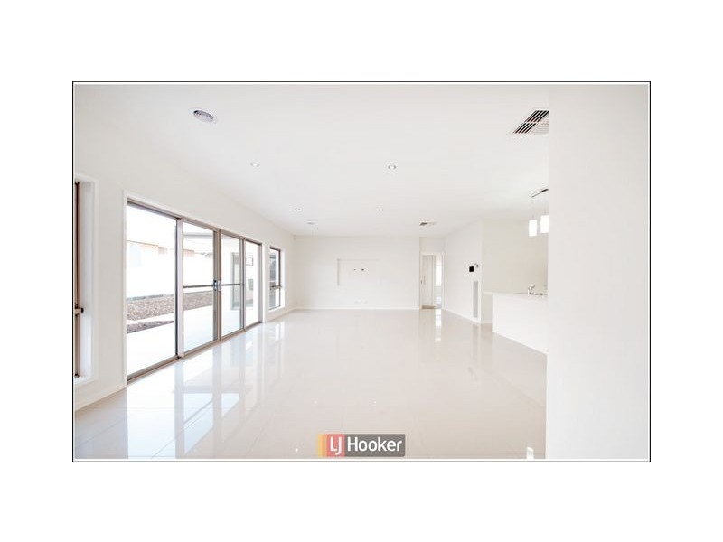 8 Durong Street, Crace ACT 2911