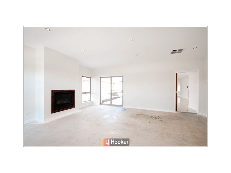 8 Durong Street, Crace ACT 2911